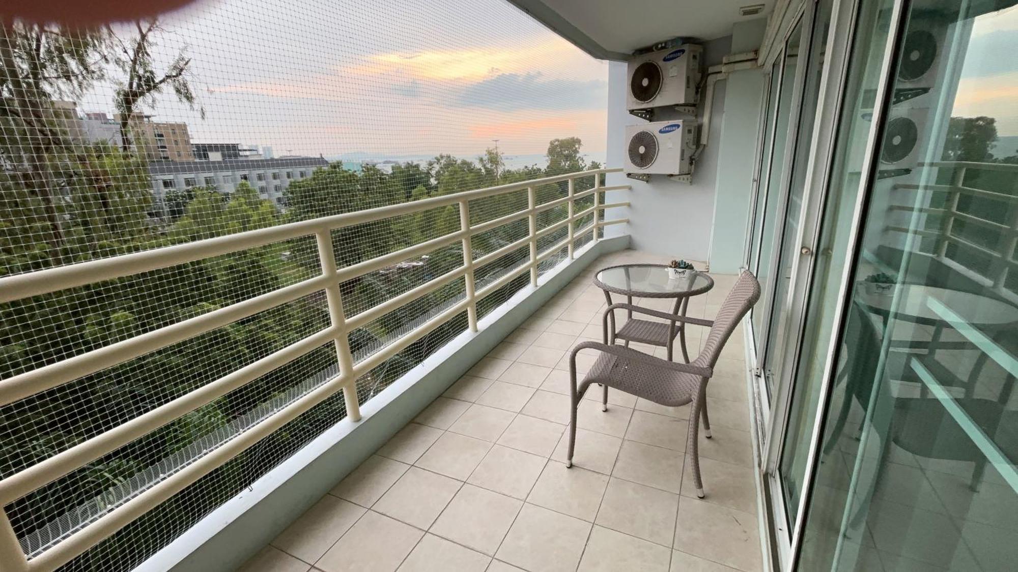 View Talay 6 Pattaya Beach By Anatolia Condo Suite Экстерьер фото